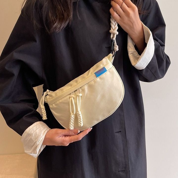 Los fabricantes venden al por mayor nuevos bolsos de mujer, bolsos de pecho de tela Oxford de moda, bolsos de mensajero de hombro para damas casuales, bolsillos de moda de todos los partidos