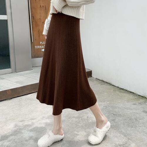Knitted Skirt for Women, Autumn/Winter, Slim-Fit, New Arrival, Mid-Length, High Waist, Hip-Covering, Slimming Black Pleated Skirt with Letter Print