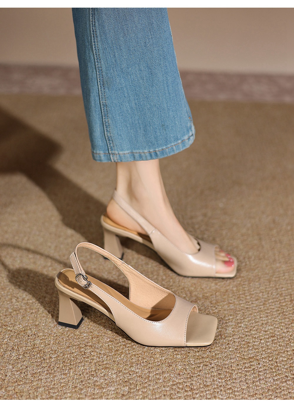 Sandal cao gót nữ mũi vuông hở ngón, quai ngang một dây, gót vuông ổn định — màu trắng ngà chi tiết 3