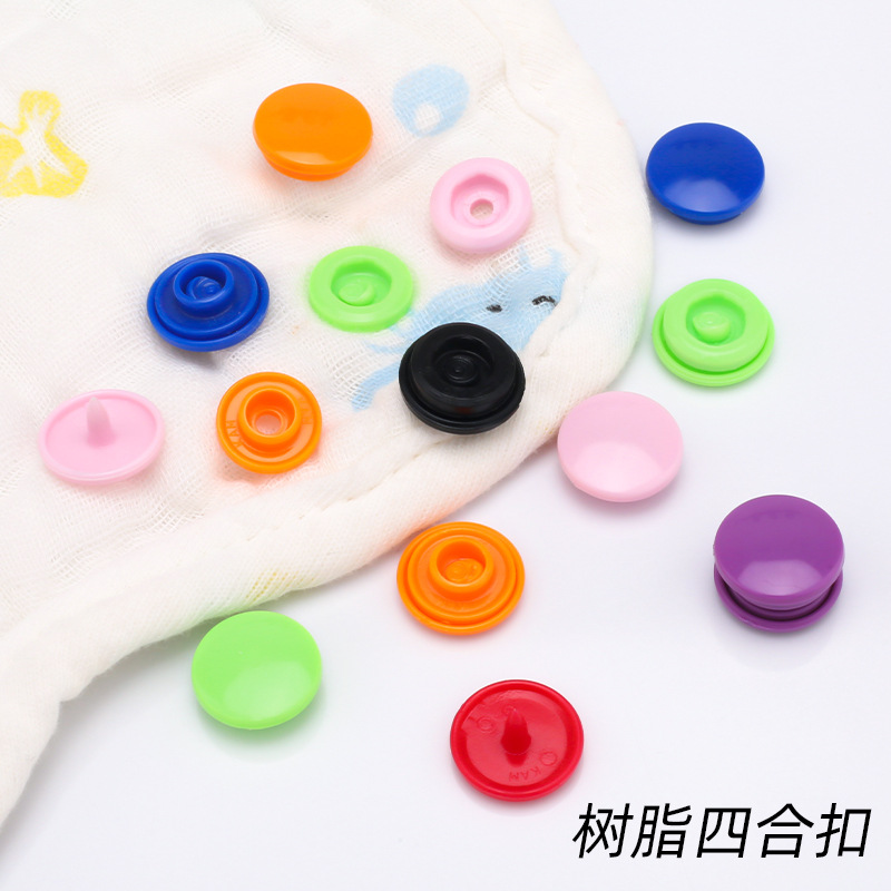 塑料四合扣T3/T5/T8婴儿连体服口水巾树脂纽扣雨衣文件夹子母按扣