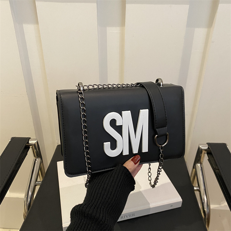 Bolso de moda moda de estilo 2025 primavera y verano nueva moda personalidad simple letras bolso de hombro de cadena casual