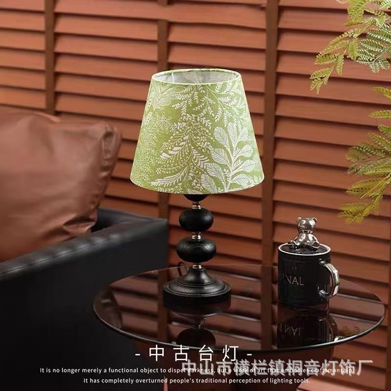 American Retro Table Lamp, Light Luxury Solid Wood Bedroom Bedside Lamp, High-End Wabi-Sabi Style French Living Room Study Atmosphere Lamp