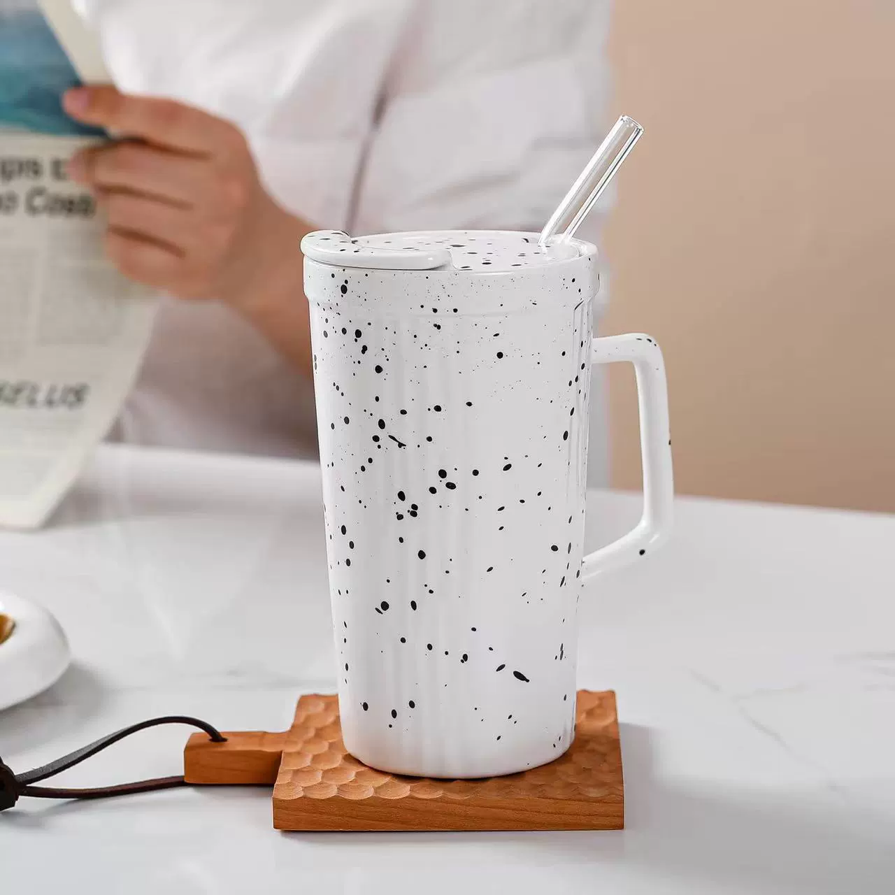 Straw, ceramic capacious high quality tea cup, simple and elegant design