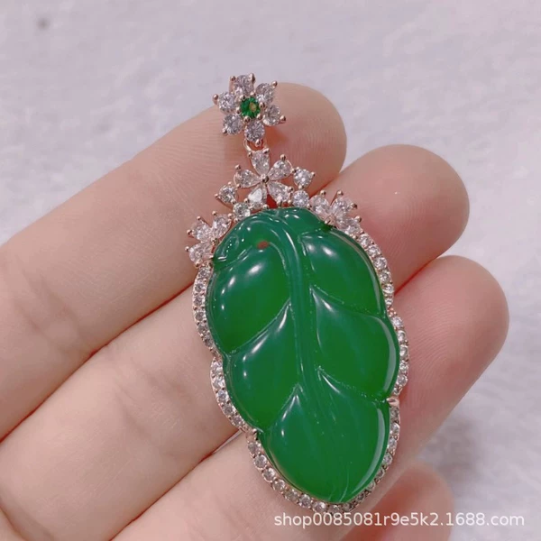 Chalcedony necklace 08