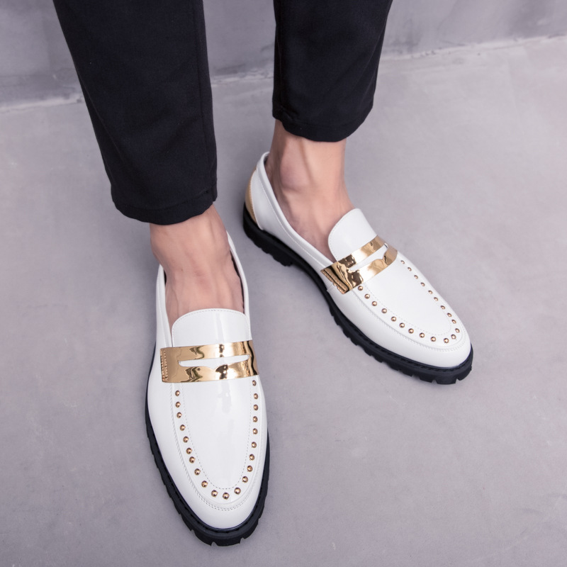 Zapatos de cuero blancos brillantes de moda para hombres, zapatos de hombre, fotos de boda de pies, estilo británico retro, zapatos perezosos de un pie