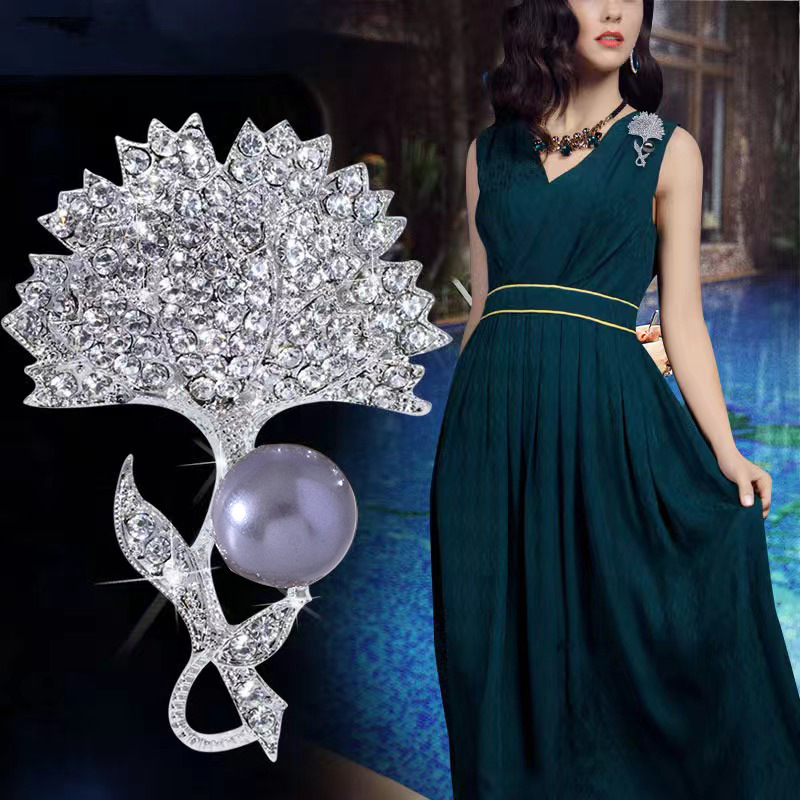 Flower Brooch High-end Female Temperament Pearl Corsage All-match Niche Design Flower Pin Coat High-end Accessories