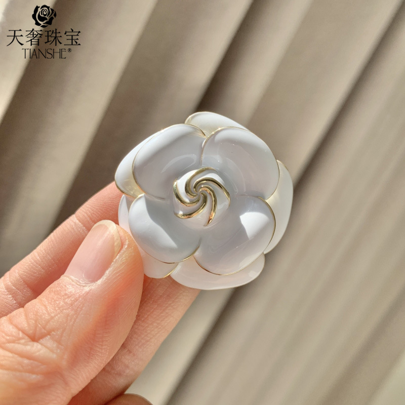 天奢珠宝高档品牌 外贸亚马逊专业胸针工厂 手工珐琅彩山茶花胸花