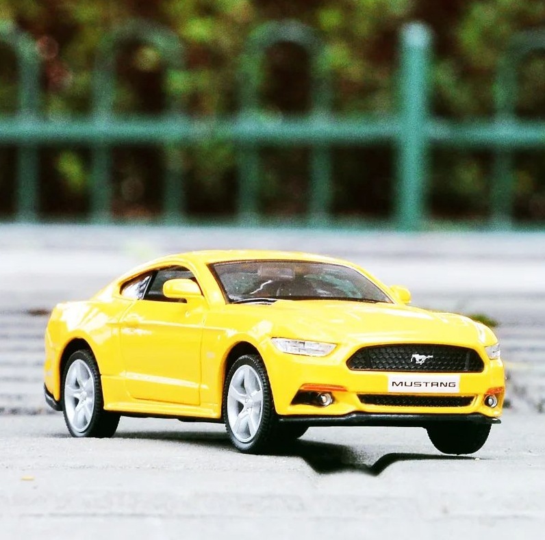 1: 36 Simulación Ford Mustang GT aleación modelo de automóvil juguetes coleccionables para niños adornos