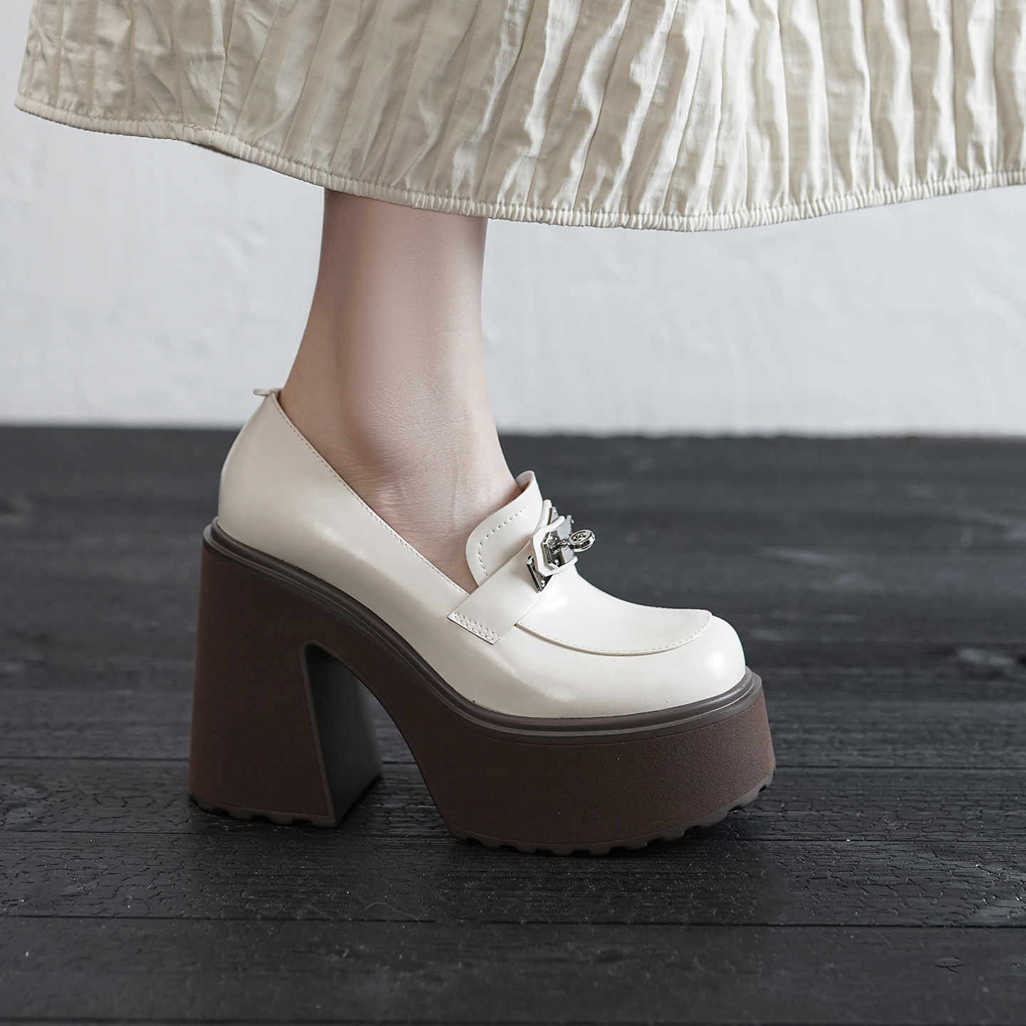 Giày loafer nữ đế xuồng platform gót cao 12 cm khóa cài da thật — màu đen