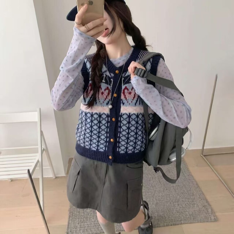 Fair Isle Vintage Jacquard Knit Vest for Women, Early Autumn Heart Pattern Layered Sleeveless Sweater Cardigan, Contrast Color Waistcoat Fair Isle Vintage Jacquard Knit Vest for Women, Early Autumn Heart Pattern Layered Sleeveless Sweater Cardigan, Contrast Color Waistcoat