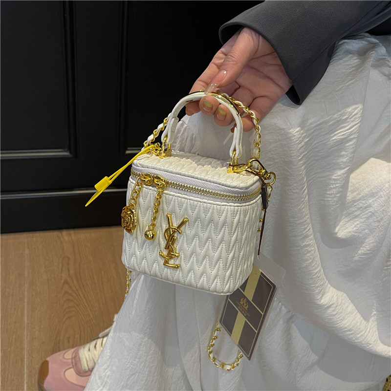 菱格褶皱绣线金属球盒子包女2025新款潮时尚单肩斜挎包小箱子女包