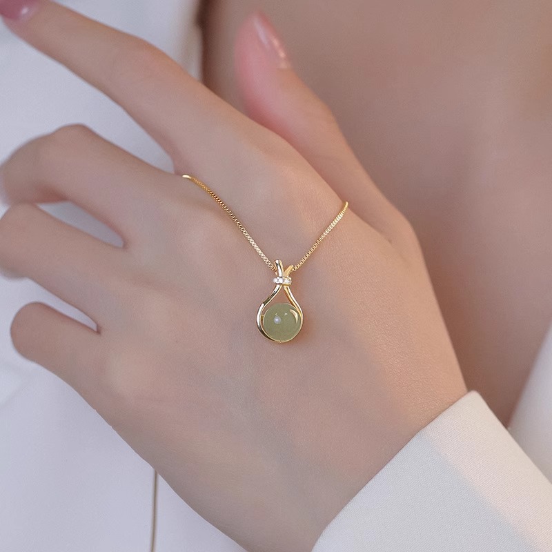 Imitation Hetian Jade Pendant Fuk Bag Necklace Women's Summer Light Luxury Niche High-end 2024 New Style Elegant Clavicle Chain