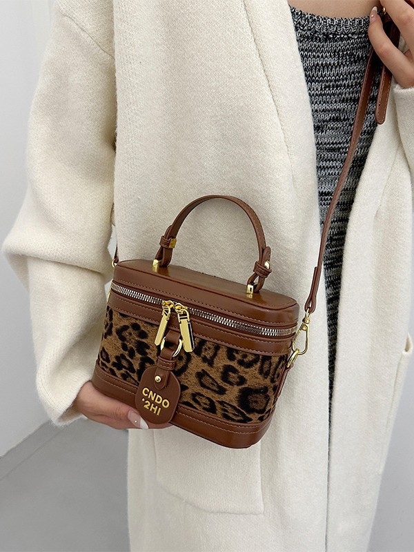 Color de contraste leopardo retro caja de mano bolso pequeño para mujeres 2026 nuevo lana leopardo práctica mochila de hombro