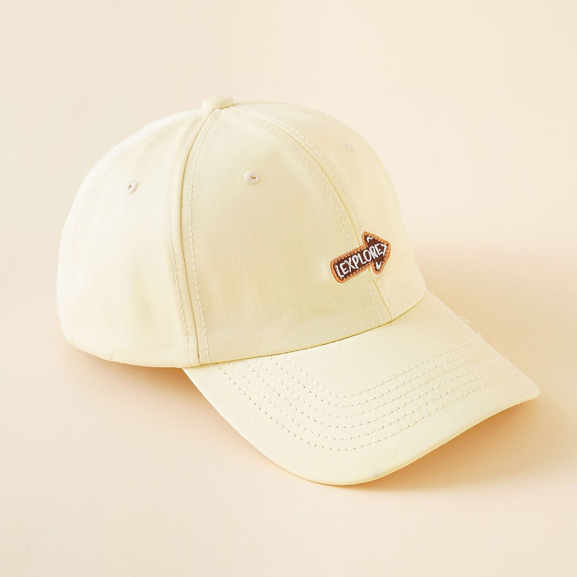 Primavera y verano nuevo bordado flecha carta llanura cúpula moda protección solar verano coreano protección solar gorra de béisbol