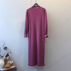 ニットのワンピースの女性秋冬の新型のピットのまっすぐな筒の中で長いタイプのゆったりした気質のセーターを掛けてひざを越えて底の長いスカートを打ちます。