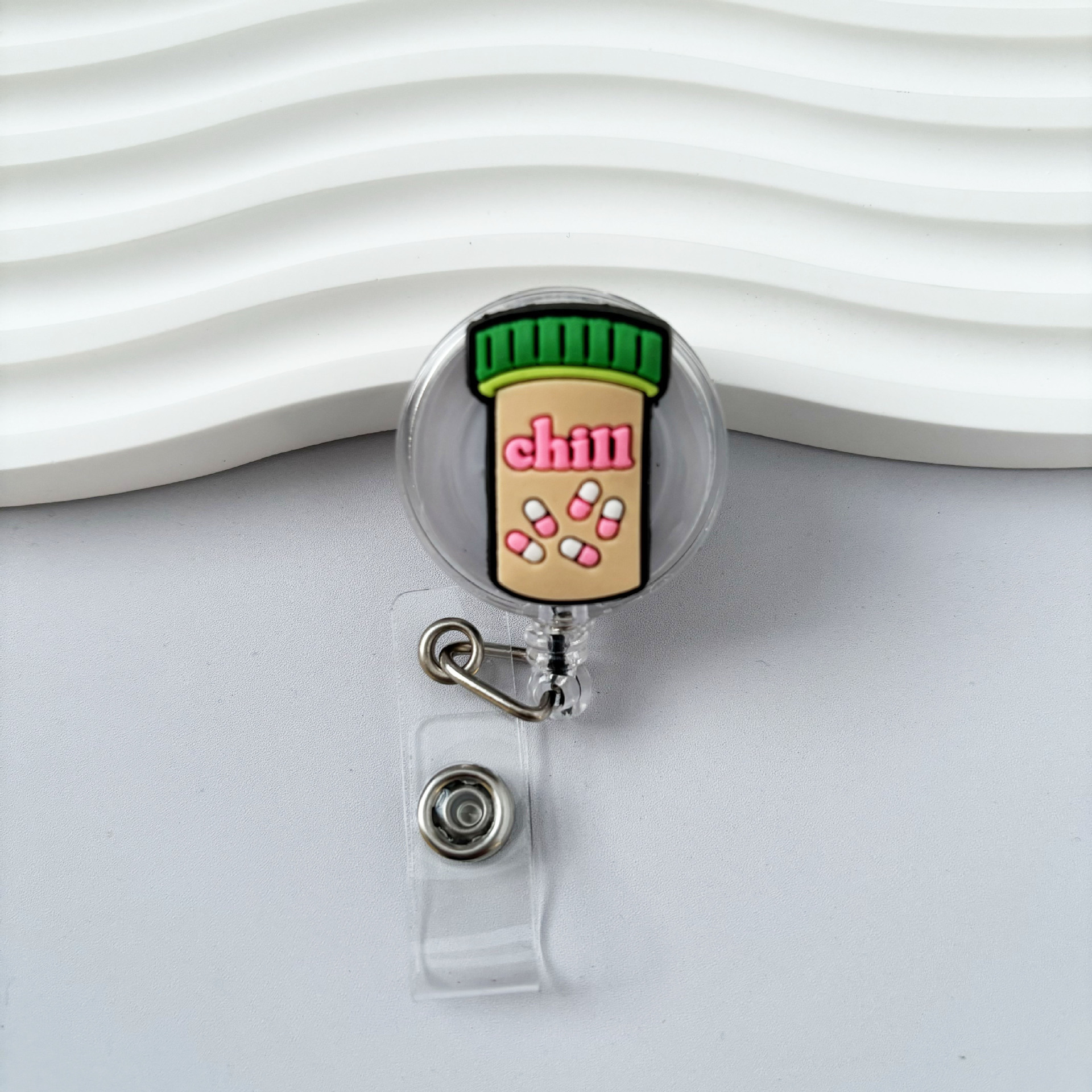 Enfermería placa de pecho botón insignia botón retráctil fácil de tirar de la marca de personal lindo certificado botón de colgante botón dibujos animados botón fácil de tirar
