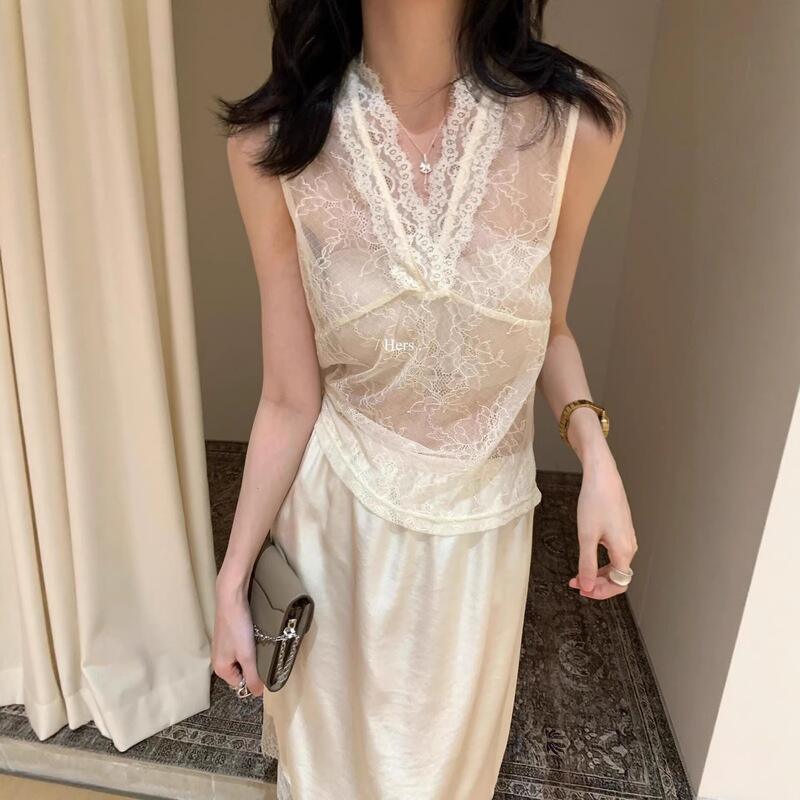 Hers a Spoonful of Sweetness Summer French Style Gentle and Elegant Layered Lace V-Neck Sleeveless Vest for Women 80479