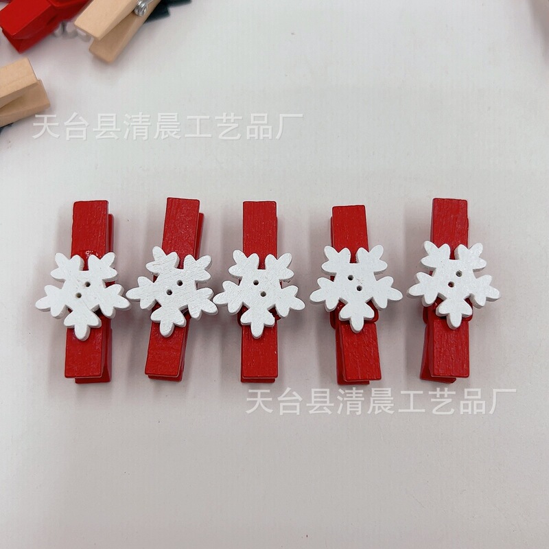 クリスマスの木のクリップの雪のヘラジカの木のクリップの創意的な祝日の装飾の写真はクリスマスツリーを挟みます。|undefined