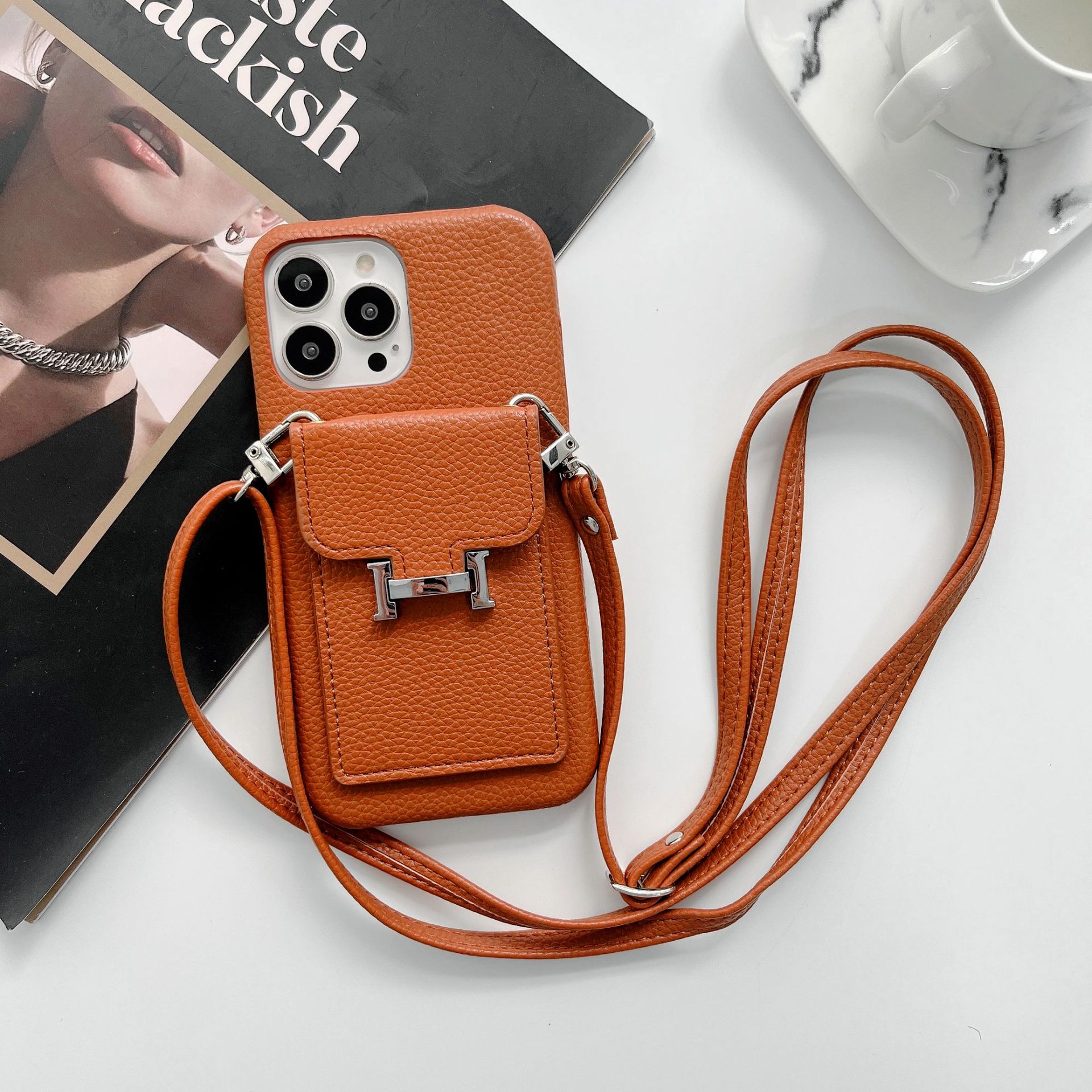 Aplicable al iPhone 17 ProMax Litchi Pattern Hermes bolsa de tarjetas inclinada en la caja del teléfono móvil enchufe de tarjetas colgantes funda de cuero a prueba de caídas