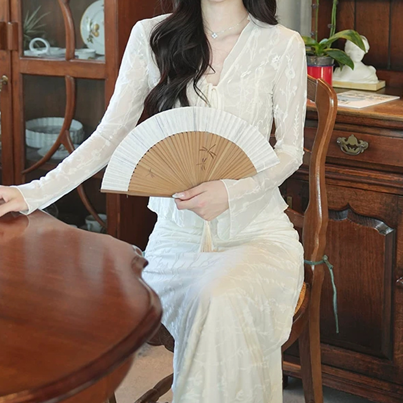 Kara Lover's unforgettable light-sensitive elastic jacquard fabric, full and slimming, sun-protective, spring and summer date outfit, cardigan top Kara Lover's unforgettable light-sensitive elastic jacquard fabric, full and slimming, sun-protective, spring and summer date outfit, cardigan top