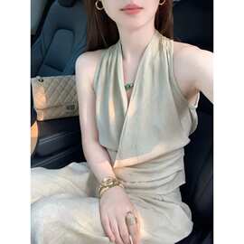 法式小资清冷松弛感穿搭蓝色挂脖上衣裤子两件套装女2026新款夏装