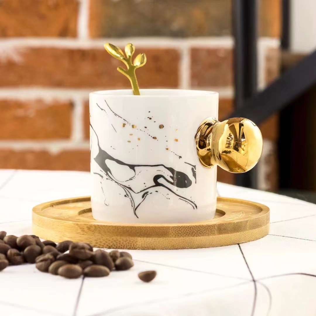 Personalidad creativa marbling regalo Taza de cerámica y platillo taza de oro mango de cerámica nórdica taza de té de la tarde