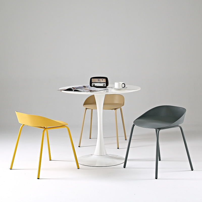 북유럽 스타일 플라스틱 의자 홈 다이닝 체어 인터넷에서 현대 간단한 레스토랑 유명인 철 예술 협상 우유 차 가게 Bantottoman