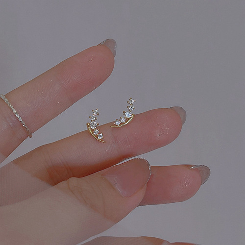 Shiny zircon stud earrings for women at work, simple, compact, mini temperament, meteor small row diamond earrings, no need to take them off when sleeping