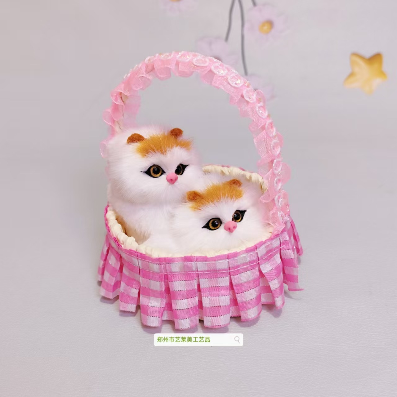 핑크색 체크무늬 레이스 바구니 엄마와 고양이가 짖을 수 있어요