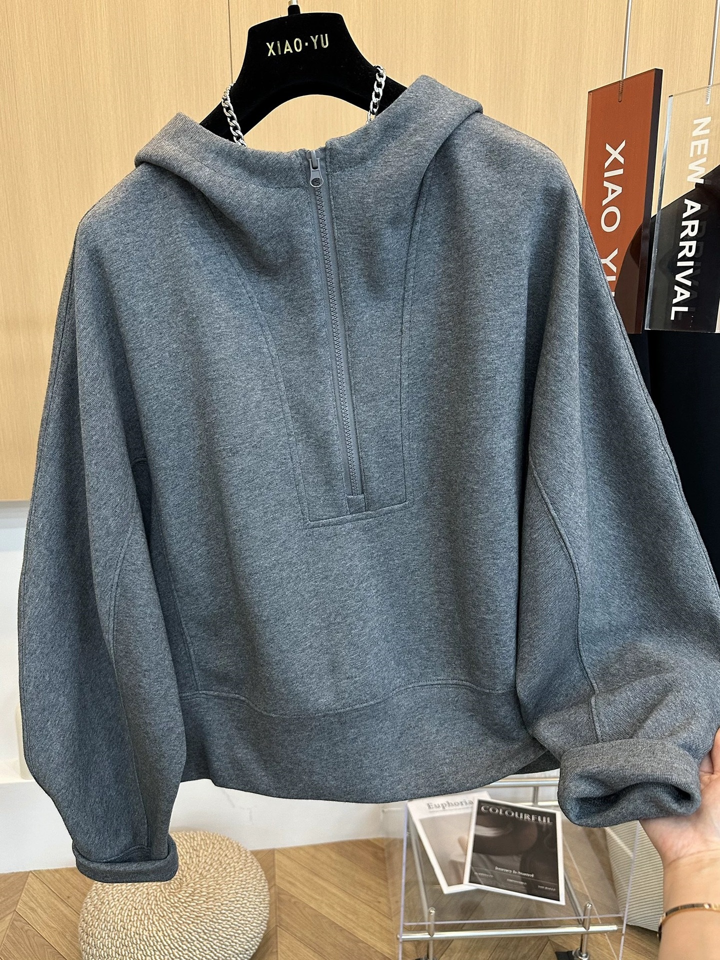 Elite demi-season fashionable universal chain with hood with zipper