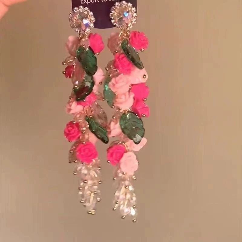 Длинные серьги с кисточками, облегающие