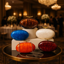 2025女士欧美新款单肩斜跨包异型贝壳亚克力包时尚婚礼晚宴手拿包