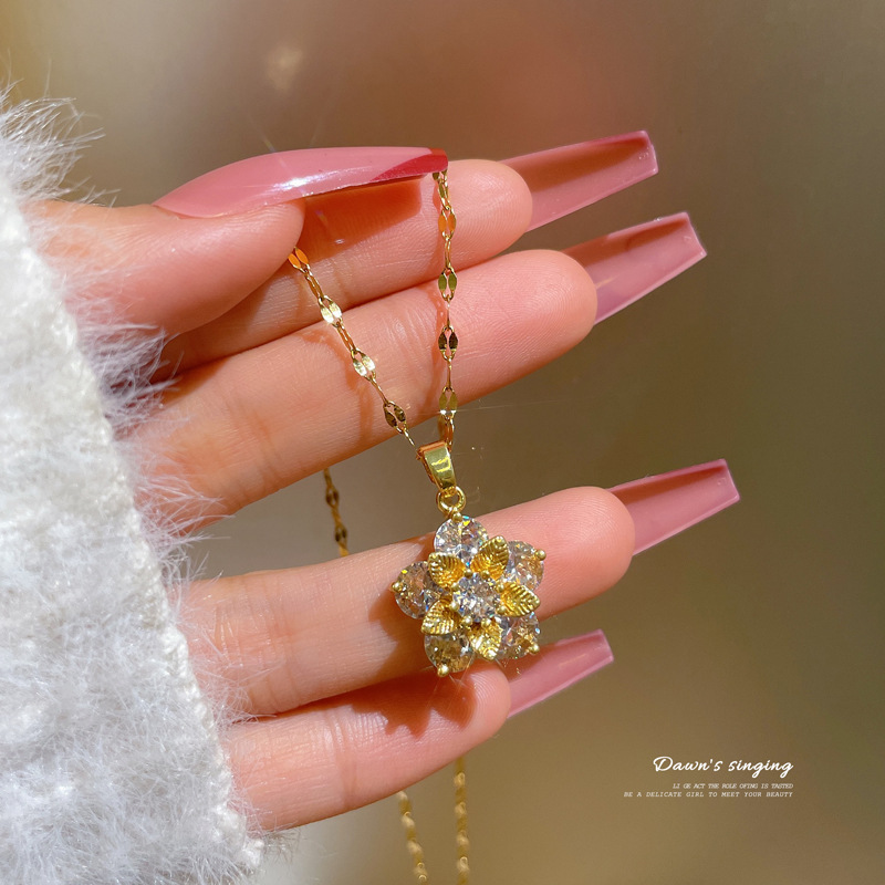 Snowflake Zircon Pendant Necklace Real Gold Plated Titanium Steel_voghion.com