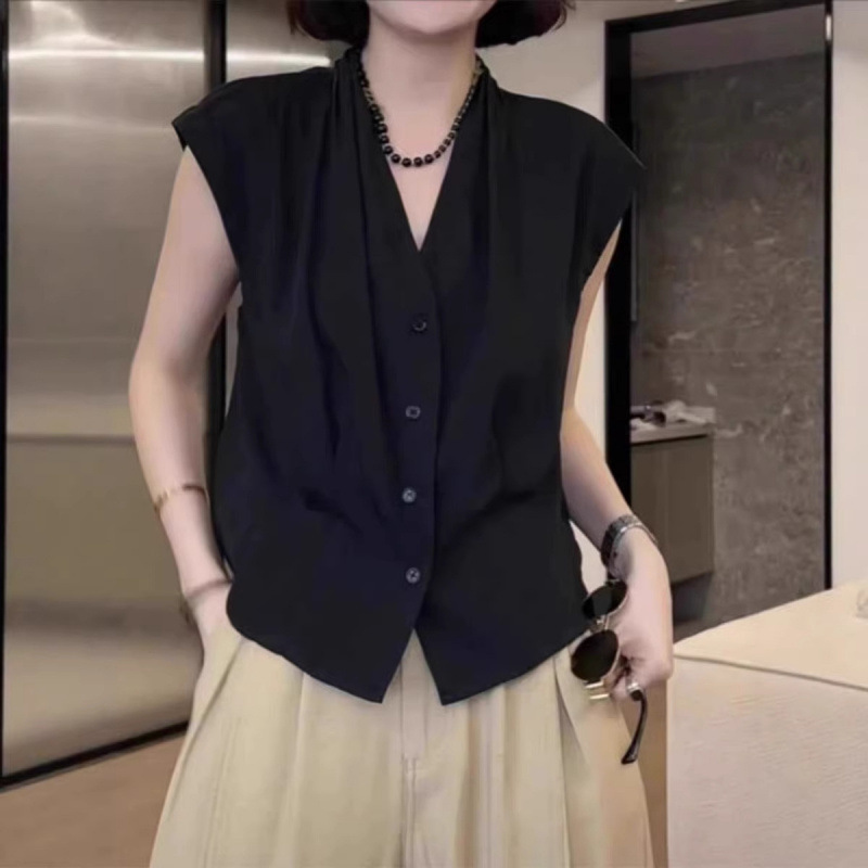 French-Style Niche Chic V-Neck Top 2026 Summer Plus-Size Design Sleeveless Versatile Single-Breasted Shirt