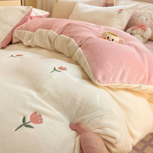 Tres o cuatro piezas de lana de leche gruesa de color sólido pequeño fresco doble invierno lana de coral doble cama de lana simple conjunto