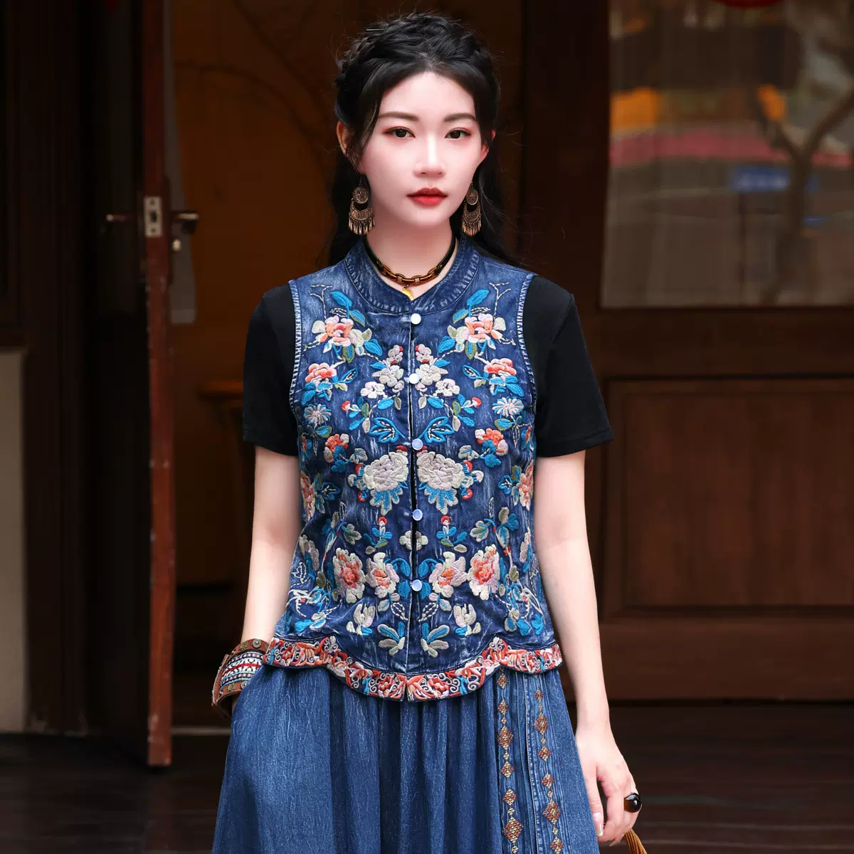 2025夏季新款复古刺绣牛仔上衣女新国风气质显瘦无袖马甲女B9380