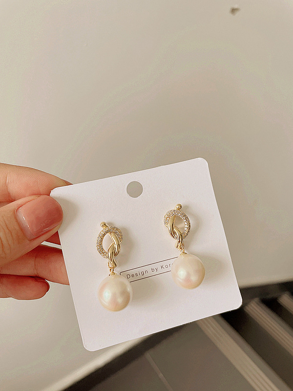 Wholesale Jewelry Retro Pearl Pendant Geometric Earrings Nihaojewelry display picture 3