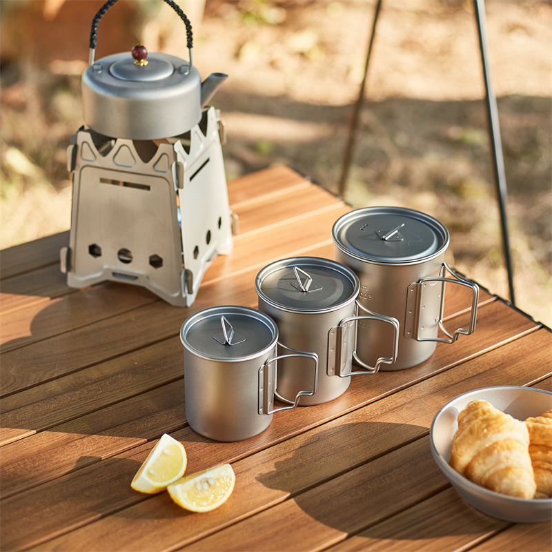 Taza Portátil de Titanio Plegable 750ml con Tapa para Camping y Exteriores