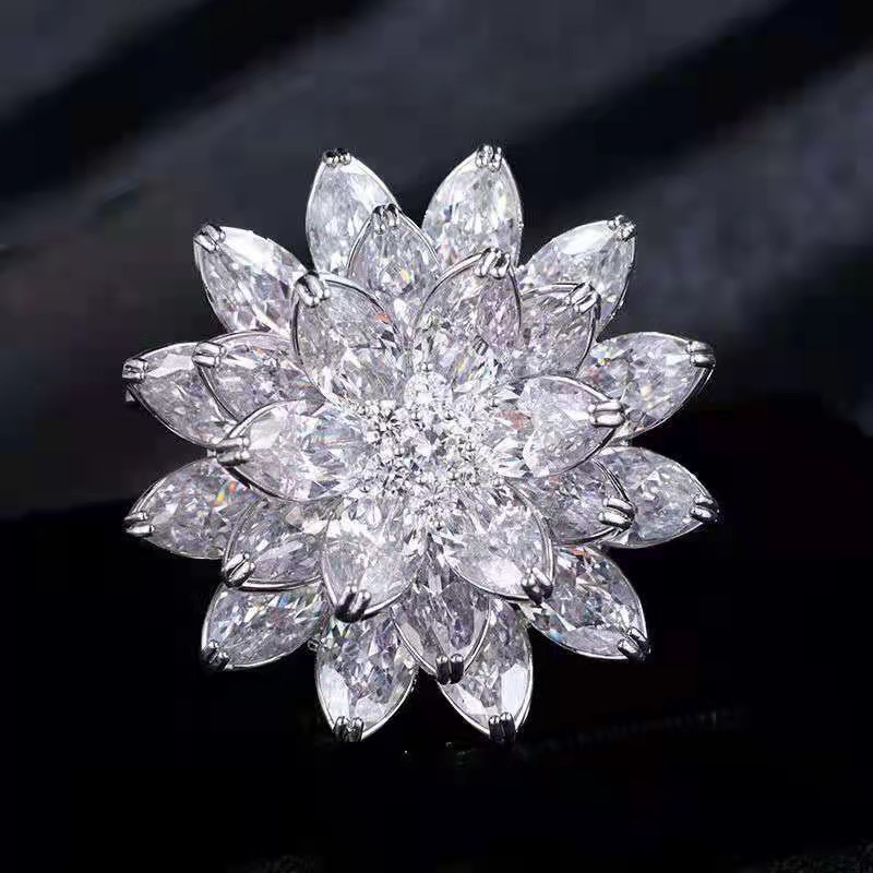 New Sparkling Crystal Zircon Brooch Pins for Women Fashion Snow Lotus Sweater Suit Corsage Brooch Shawl Buckle Clothing Accessories Brooches