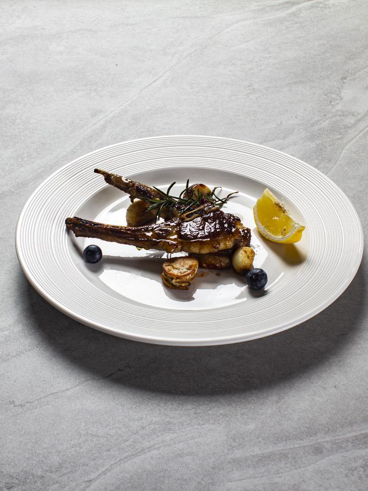 Francés Blanco cepillado plato plano de cerámica plato de postre plato de comida de lujo ligero plato Occidental Placa de filete Placa de hogar