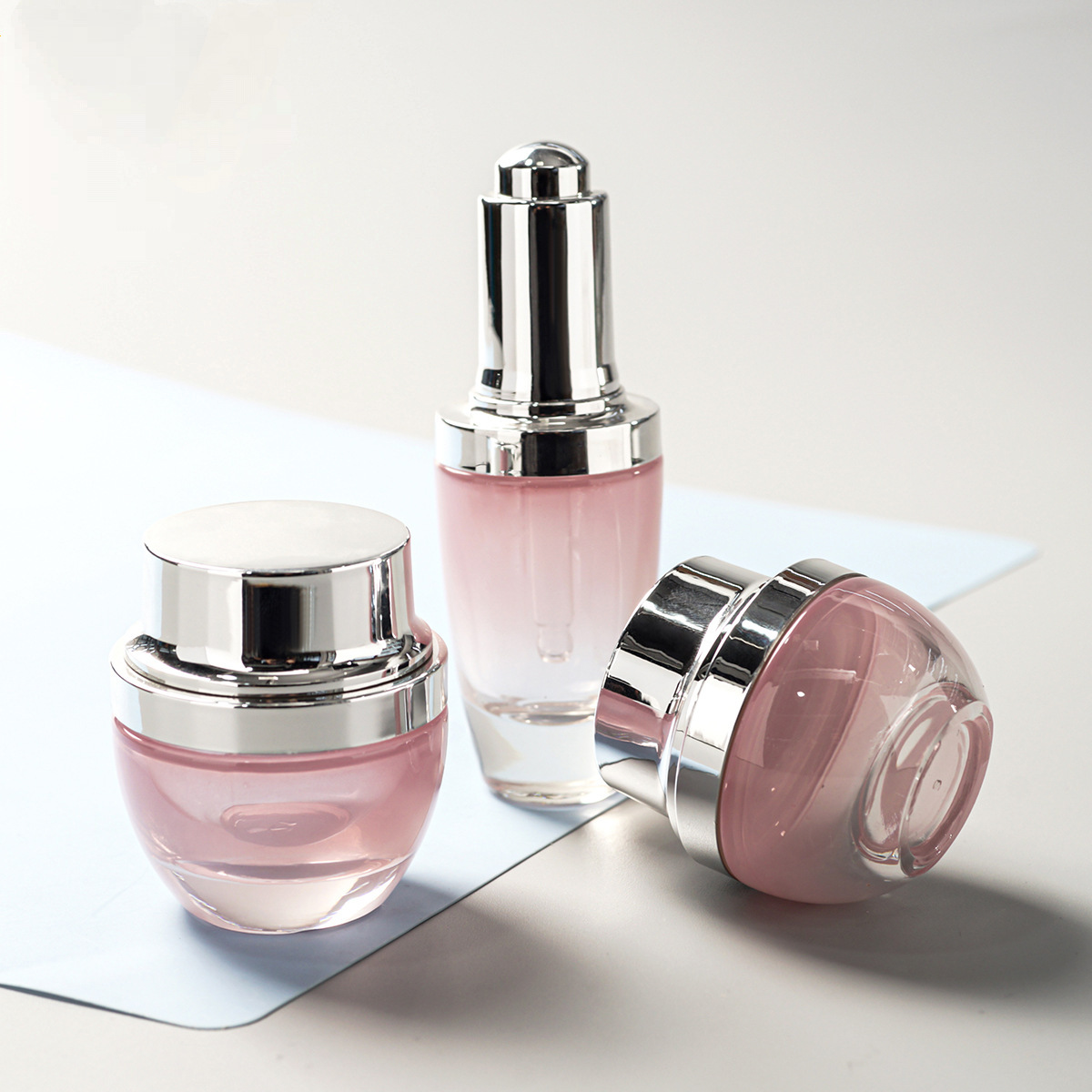 En stock suministro 30ml/100ml pequeña botella negra botella de esencia aceite esencial líquido cosméticos sub-embalaje botella de vidrio Shangqin