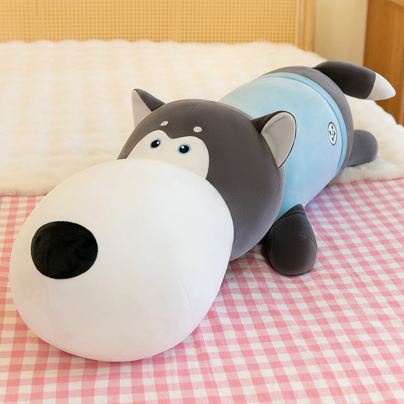 Два мопса с большой головой и подушкой