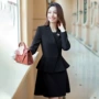 气质时尚黑色前台西服
