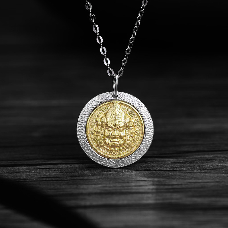 S925純銀黄財神円牌ペンダントレトロハンマー紋描金ネックレス国風招財入宝鎖骨鎖卸売り|undefined