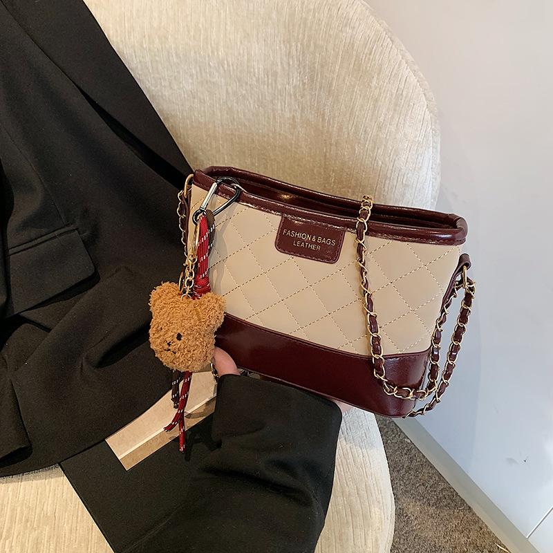 Bolso de mujer popular de este año 2025 nueva moda bolso de hombro bordado de diamante de color contrastante empalme atmósfera bolso de vagabundo