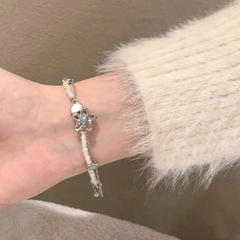 蓝色花朵珍珠手串女2025年新款串珠手链轻奢小众精致甜美百搭手饰