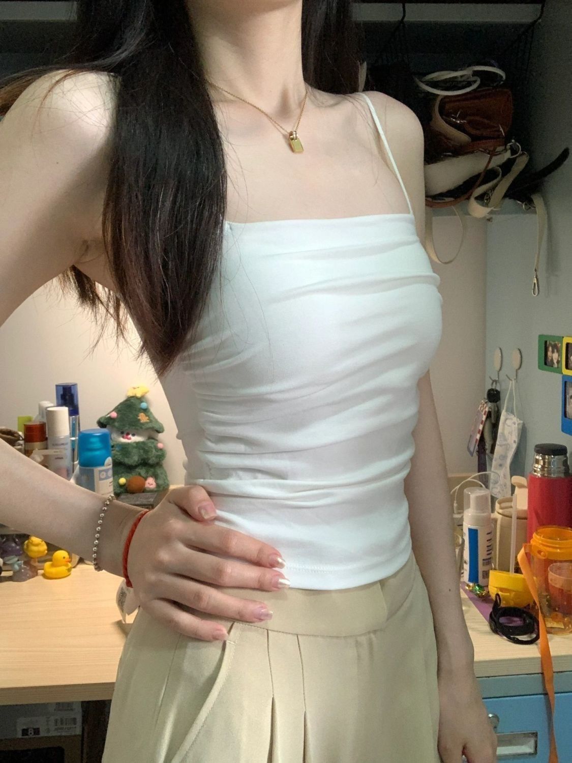 ギャルのストラップのベストの女性の中に胸のパッドをつけて底の美背の下着の女性のしわのデザイン感があります。