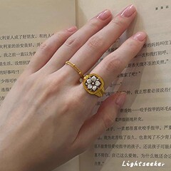 中古の貝の彫刻の花の小さい四角の指輪の女性の大衆の設計は軽くて豪華で高級感があります。