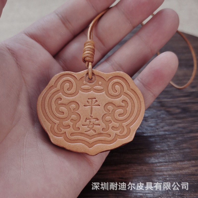 両面第一層牛革研磨ペンダント、植物タンニンなめし、良い意味のタグ、本革の安全タグ、しおり、カーペンダント、カスタマイズ|undefined