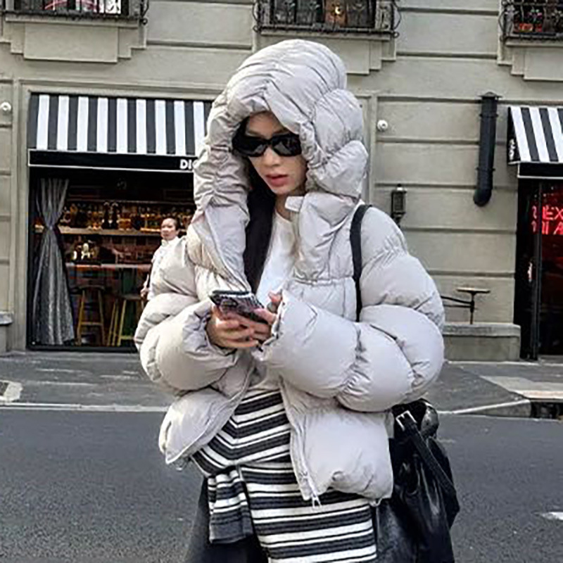 High-End 90% White Duck down Puffy Cap Short down Jacket for Women 2025 Winter Fashion Fluffy Ruched Puffer Coat